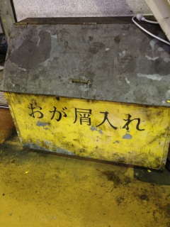 ���A����