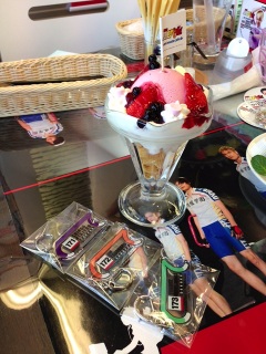 �p�t�F�ƎO�l�̃A�N�L�[