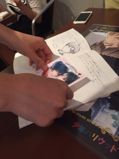 �ڂ̑O�œ\���Ă���܂����c