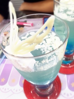 �z���C�g�`���R���[�g�̉H��