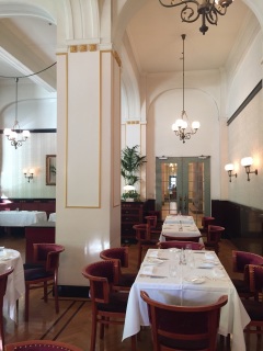 ���̒��ׂ̗ɂ��X�̐l�������Ƃ�