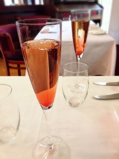 �f�G�Ȃ��X�ł���