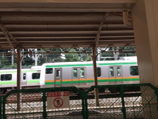 �r�����r����